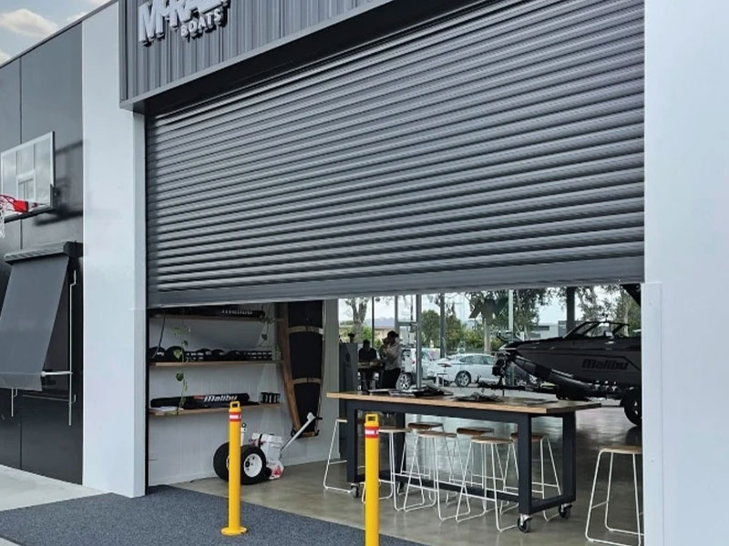 Widespan roller doors - Premium quality for garage doors, wide commercial properties. Aluminium alloy construction and fully enclosed pelmet, with internal rollers and reinforcement side plates. Excellent security choice. Book a free measure and quote. Boony's Screens.